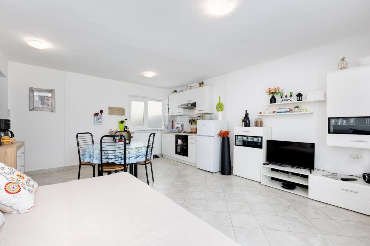 Apartment Oleander Malinska Dış mekan fotoğraf